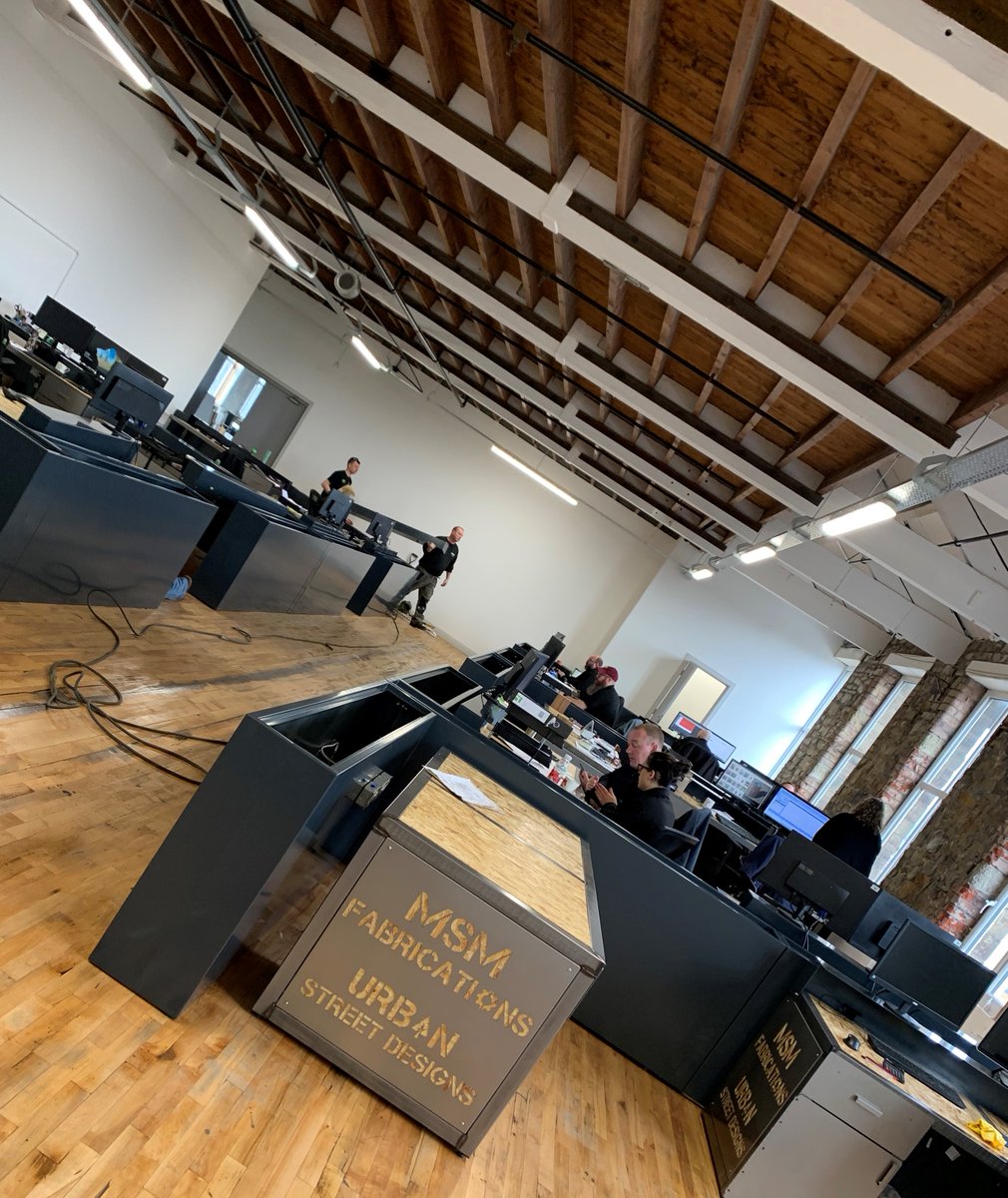 urbanfurniture4's tweet photo. Moving Day for USD and MSM offices - check out our new bespoke desks and planters, manufactured in-house.
Now to decide what to fill them with? All ideas welcome....
Contact us - sales@urbanstreetdesigns.co.uk
#standardisbespoke #steelplanters #lasercutting #happyworkspace https://t.co/HN3TcDa3an