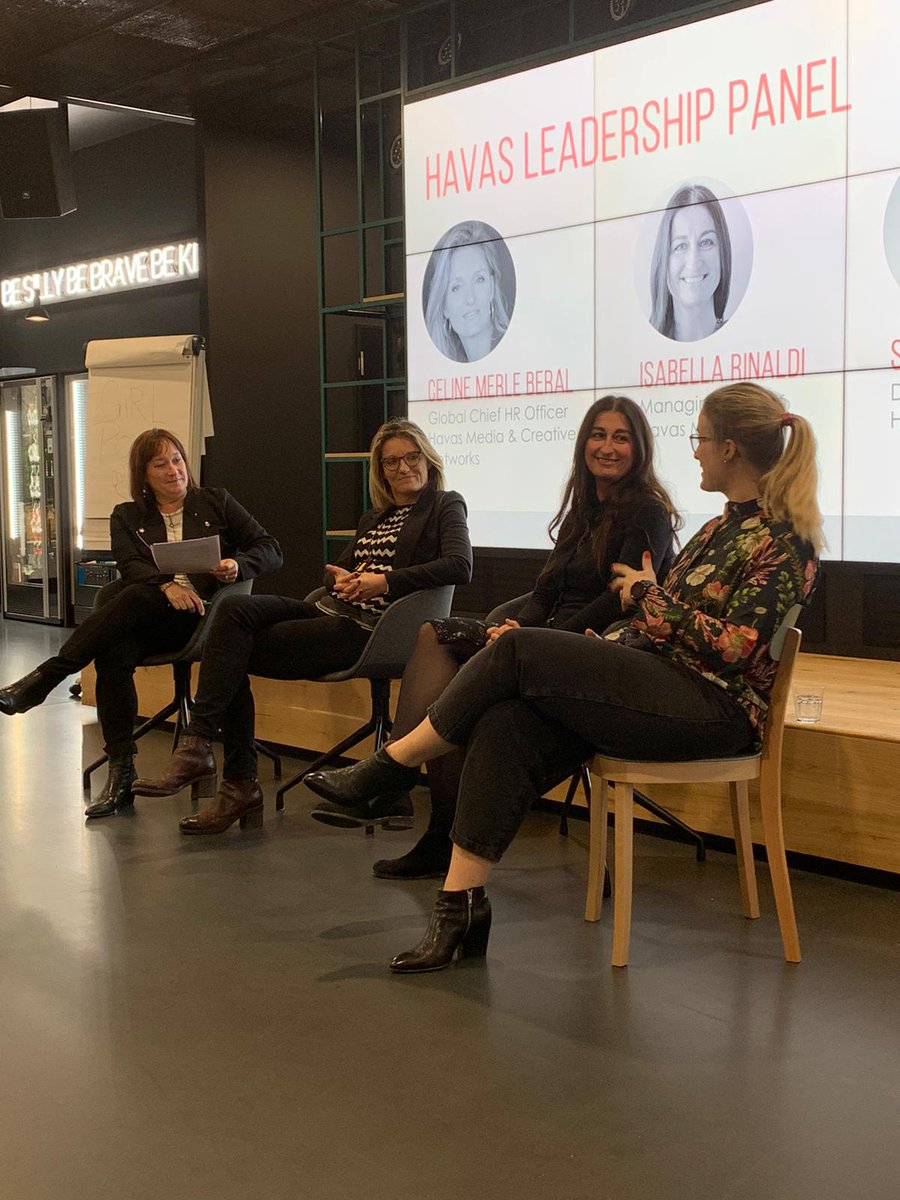 ManuelaTrentini's tweet image. Intensa tre giorni a Dusseldorf per tre colleghe, impegnate nel programma formativo Femmes Forward, orientato allo sviluppo della leadership al femminile! Oggi porta la sua testimonianza a tutto il gruppo di trainees anche @LaIsaRinaldi, nostra managing partner! @Havas_MGIT