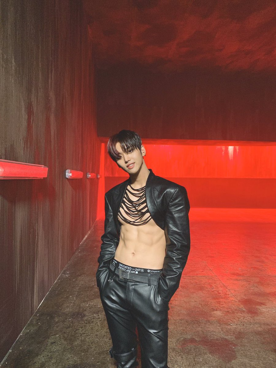 CUBE_PTG's tweet image. [#홍석] Thank you for all of your support and concern😎
I wanted to look stunning, and thankfully I think I made my self stunning!😊
Restricting myself was just a process.I am so happy to surprise you guys :) Thank you again, I will always sing with you in my heart. Love y’all♥️