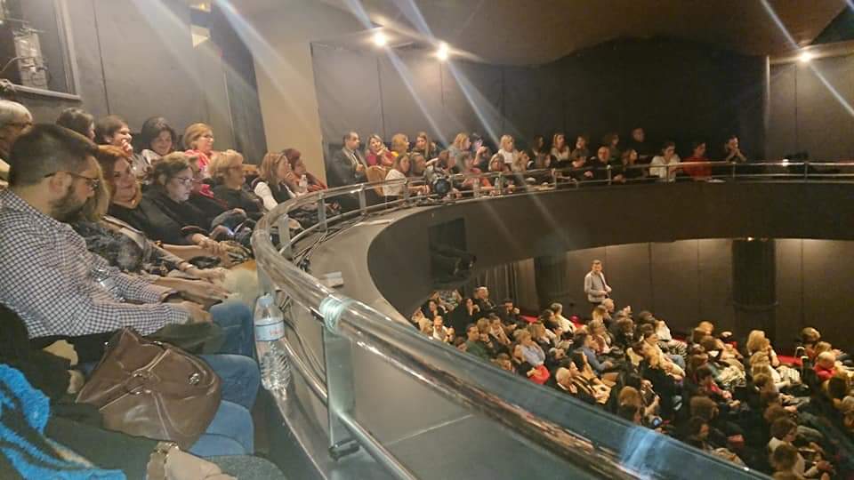 Όμιλος Ηλιούπολης
Masterclass 
Η "Κάλλας" λέει: "Η παράσταση είναι μια μάχη σώμα με σώμα κι ο εχθρός είναι το κοινό..."
Εμάς πάντως... μας νίκησε κατά κράτος!Συγκλονιστική ερμηνεία, σπάνια ποιότητα...Ευχαριστούμε όλους όσοι μοιράστηκαν αυτήν την αισθητική εμπειρία μαζί μας!