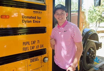 FRGPeriodista's tweet photo. #Entérate 

@DylanEnce, un estudiante de #EstadosUnidos, regaló un autobús escolar lleno de útiles a niños de la comunidad de #Patamban, en #Tangancícuaro, #Mich.
🚍🎒✏️📒👏🏼

https://t.co/agZA8GP1Ko https://t.co/IBFVc2wEQk