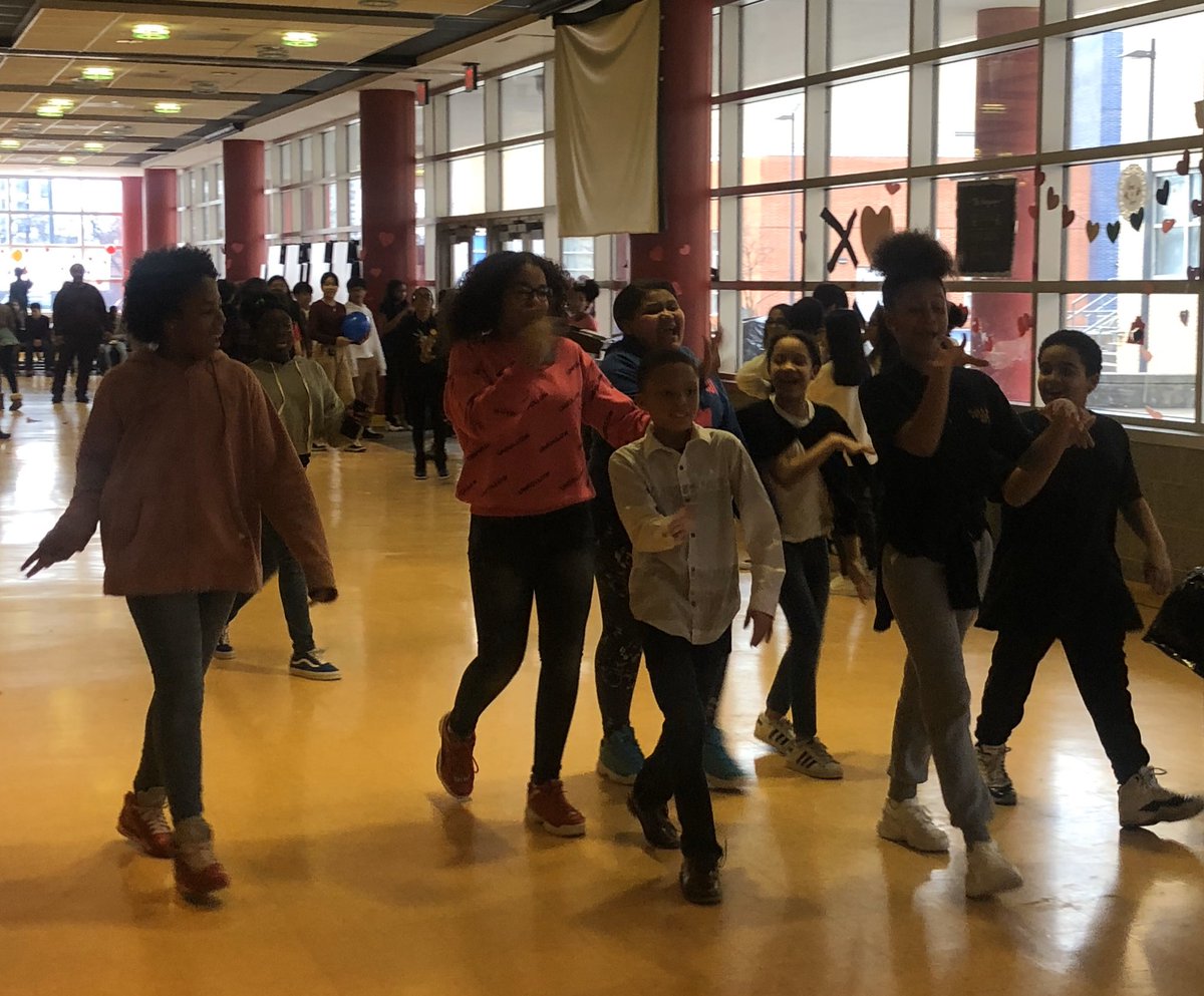 FrankConwellMS4's tweet photo. @FrankConwellMS4 Walking into a three day weekend!!!! Our kids at @FrankConwellMS4 are enjoying the Friendship Dance! #HappyValentinesDay #middleschooldance #MS4Rocks https://t.co/hhFHe6SyMT