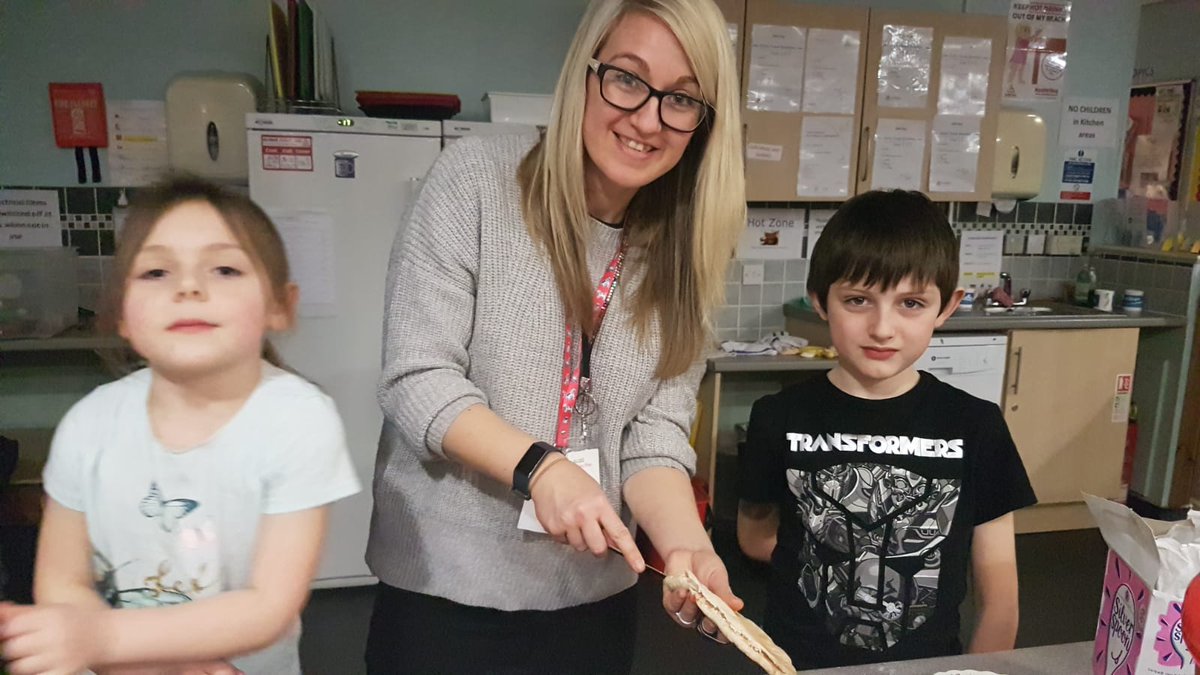 We made pizza, decorated cupcakes and used wool to make our own craft letters...all in an hour and a half. Well done volunteers! Interested in helping? Please get in touch enquires@jensspecialplace.co.uk