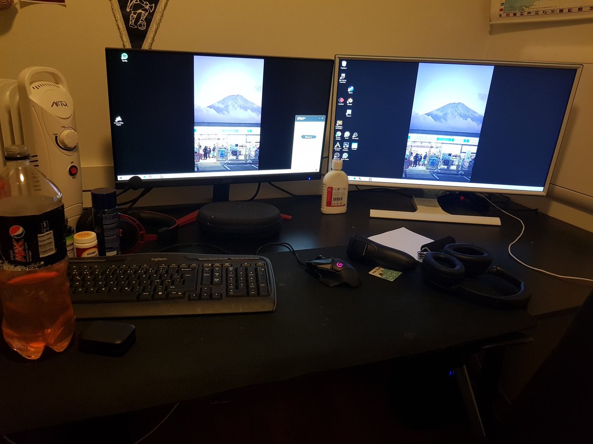 Bot1231000's tweet image. What do yall think bout my setup?
