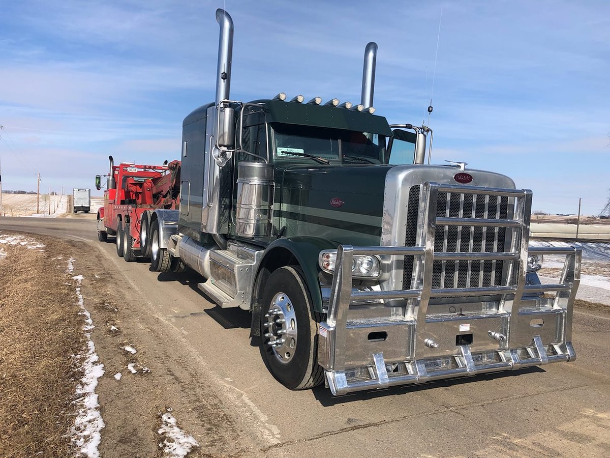 BisonGuards's tweet photo. Peterbilt P389-4F Custom Newly installed Looks great, still looks great the next day being towed after the rear end went out. But at least its protected from Bison Grille Guards USA Inc. The only made in America provider https://t.co/5GpI1nrYgI
