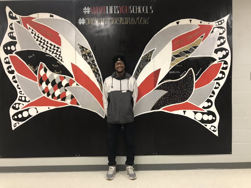WattyWords's tweet photo. Welcome Jaylen Whitworth HIckory Schools Graduate now artist in residence @GrandviewEagles thank you for your first visit for our mural project. @jennigreenebean @JennySGriffin https://t.co/hFTOFaLlxM