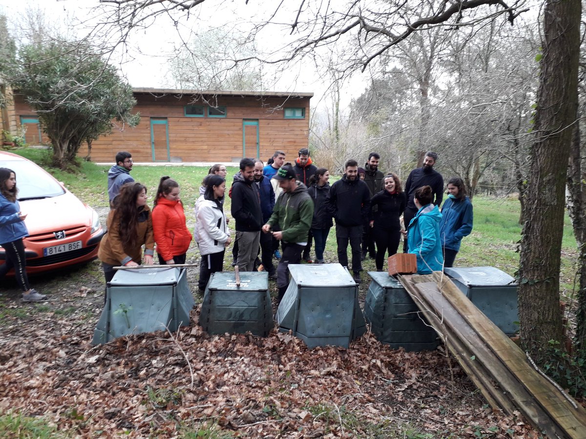EUrtaza's tweet photo. Estudantes do #MasterDAEN @UniversidadeUSC @CampusTerraUSC visitaron #Alvarella dentro do seu plan de formación @BioReDesUSC @educaynaturural @FGlobalNature @LabNuevaEdu_ILE @BosqueHabitado @LugoXornal @elprogreso_Lugo @wildeducationuk @RevistaQuercus #Doroña @sendeiros https://t.co/yyOhd9CqbE