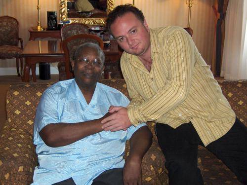 musicbythebay's tweet photo. It's #ThrowBackThursday to a young @DavidGogoBlues with his hero #BBKing. David got to open for the man himself several times, and will be headlining our #BluesInRoatan Caribbean extravaganza! Contact >> travelbydawn@outlook.com << to book your tickets now! #WorldClassBlues #TBT https://t.co/umyCGQT4mN
