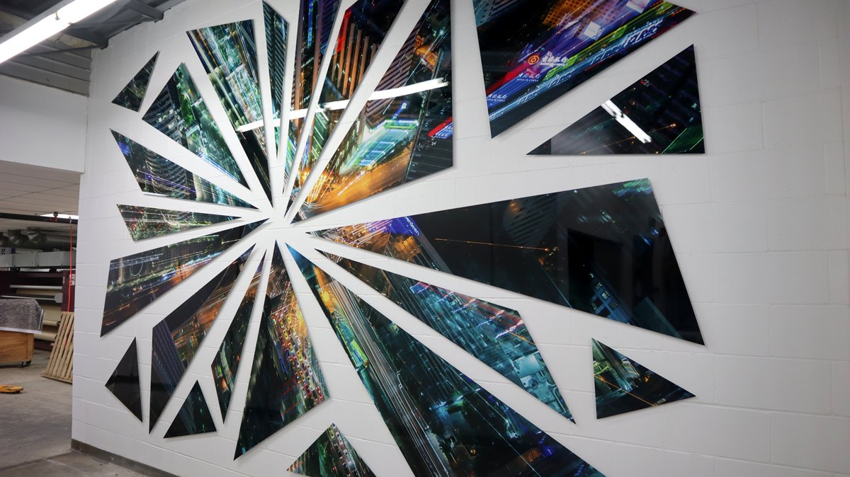 Picturaco's tweet photo. @Picturaco designed, fabricated and installed this amazing custom infused graphic for our own facility environmental graphics and branding.
#infusedgraphics #interiors #enviormentalgraphics #chromaluxe https://t.co/7Jn1RjA74n
