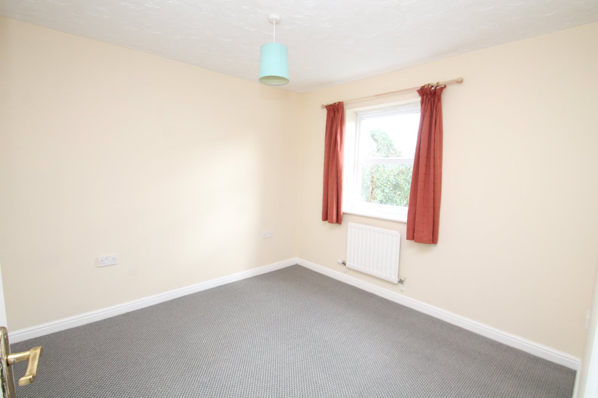 Three bedroom semi-detached house in #Manadon, #Plymouth - £900 PCM.

The property benefits from master bedroom with en-suite, a rear garden and a garage.

For more information, please visit our website, mblettings.com or call our office on 01752 759905.

#Lettings