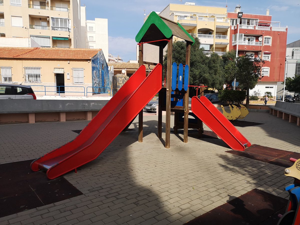 #viherpäivät ovat näkyneet täällä mielenkiintoisina postauksina. Itse vietin vehreitä päiviä lämpimässä tänä vuonna. Täkäläistä tapaa tehdä on ollut myös mielenkiintoista seurata. #pinjametsä #suojeltu #omatviherpäivät