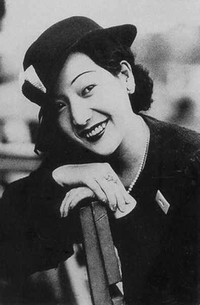 Barmoganyc's tweet photo. Moga smiled through the face of adversity and paved the way for new social norms for women😊
#BarMoga #moga #moderngirl #womenpower #taisho #japan https://t.co/sBs7Zp5114