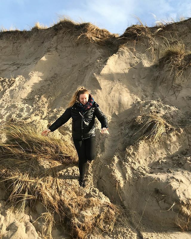Hopping down a dune to reach the beach... 🏝 📸: <a href="/k8olsen/">Katie</a> ift.tt/31Q5sLv