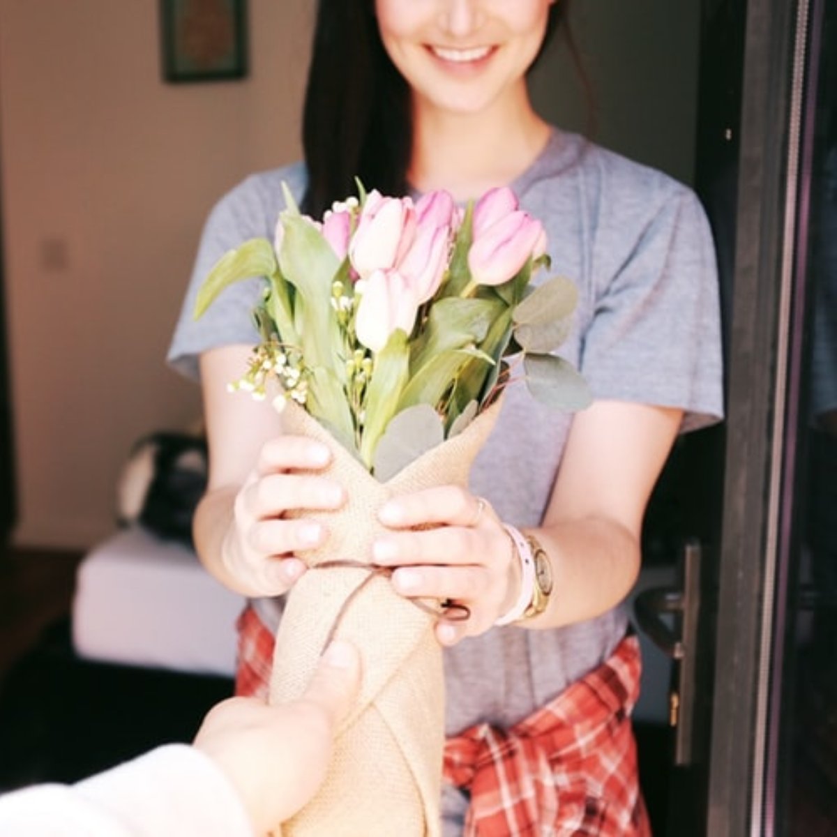 QCFEC's tweet photo. Valentine's Date idea: Start with flowers, bowl a game at QC, and end with some of our signature pizza! https://t.co/2eDXpRSsrR