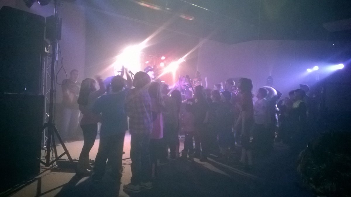 EastfieldPE's tweet photo. #ThrowbackThursday 2015 Eastfield Fundraiser for the Music Program. This event raised enough money to buy electric pianos for every student in music class. TONIGHT itโs happening again. #throwdownjones #rockshowforthekids @eastfieldglobal @MichelleatEGMS @EastfieldPE https://t.co/9xFAFpORzM