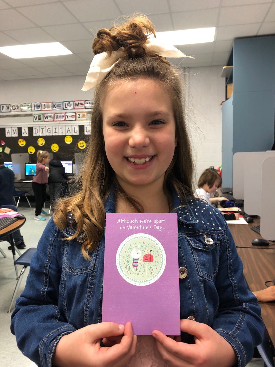 HHETechnology's tweet photo. Making family Valentine day cards!♥️
#KindnessCounts 
#BeKind https://t.co/Rkjkt2Xdht