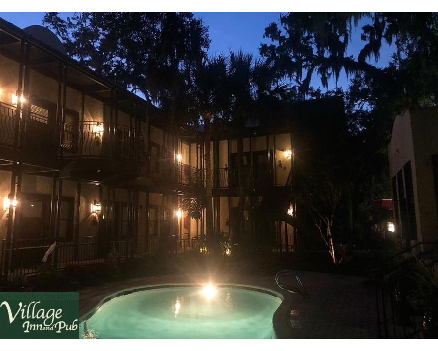 St_SimonsIsland's tweet image. A beautifully restored 1930s beach cottage, with its original stone fireplace, serves as the Inn’s pub and public rooms ~ Click the link, scroll down and click on "Village Inn &amp;amp; Pub" &amp;gt;&amp;gt; ow.ly/87Z950ylJSH | #SSI #StSimonsIsland