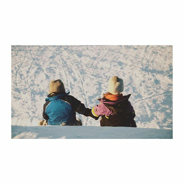 AlpineEscape's tweet image. If you are packing ready for your family ski holiday next week have a read of our  blogpost - via profile link - for tips on taking the right clothing and choosing the right ski equipment and ski school! 🎿⛷⠀
⠀
#AlpineEscape #Courchevel #familyski #fa… ift.tt/2HnjNWa