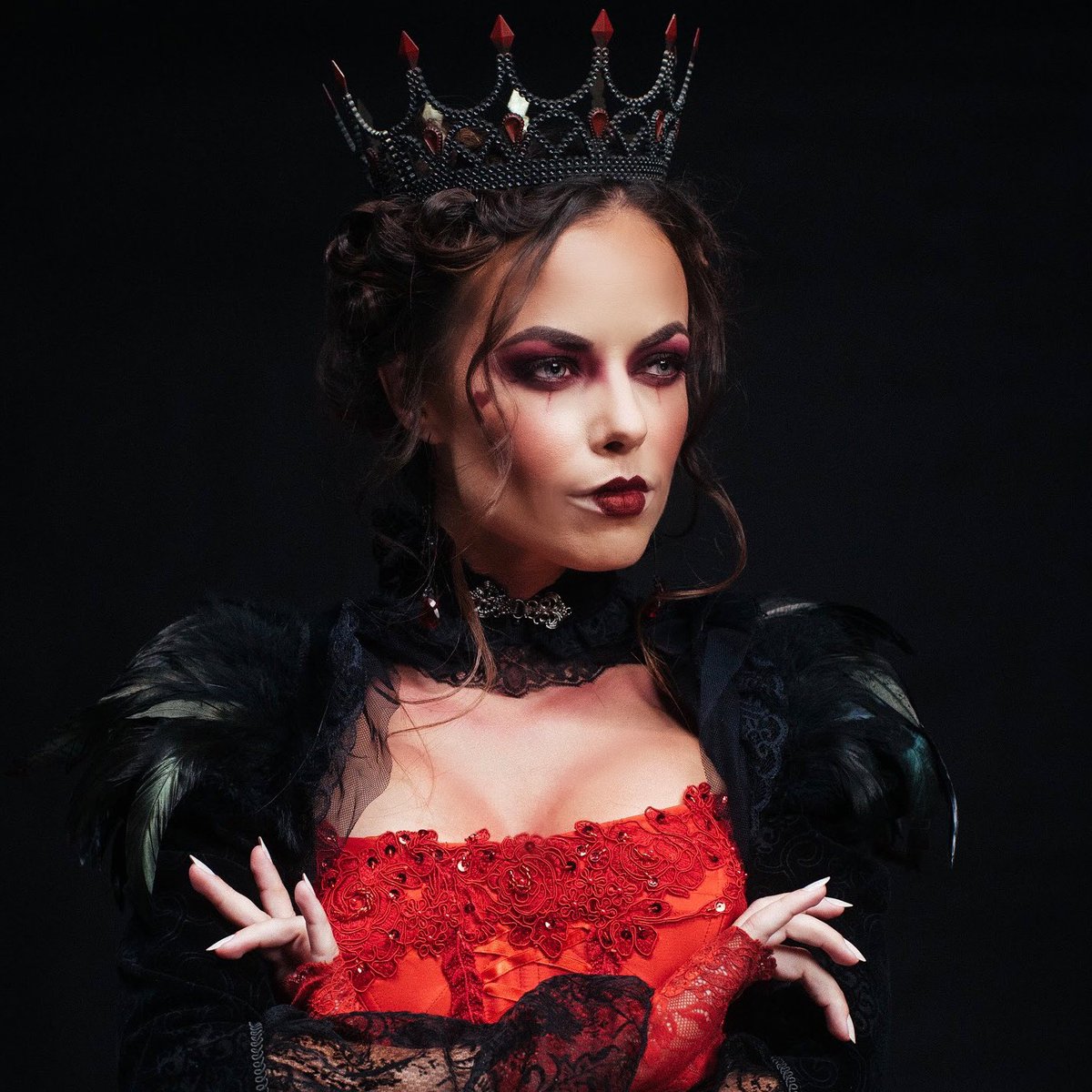 Cyoungmakeup's tweet image. My makeup finally made it to Twitter! (MAMA WE MADE IT) loving and sharing my love of makeup for the last 8 years and hope to do it for many more! I’ll be sharing one look EVERYDAY and answering all your makeup and skincare questions #makeup #MakeupAddict #makeupartist