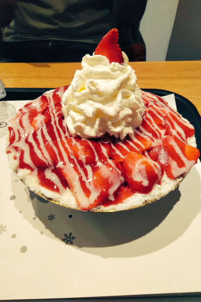 Urban_CDN's tweet photo. Korean Bingsoo dessert in #Vancouver tastes a bit like gelato. #staycation #canada #foodies #dessert https://t.co/DqmXRyHpQM