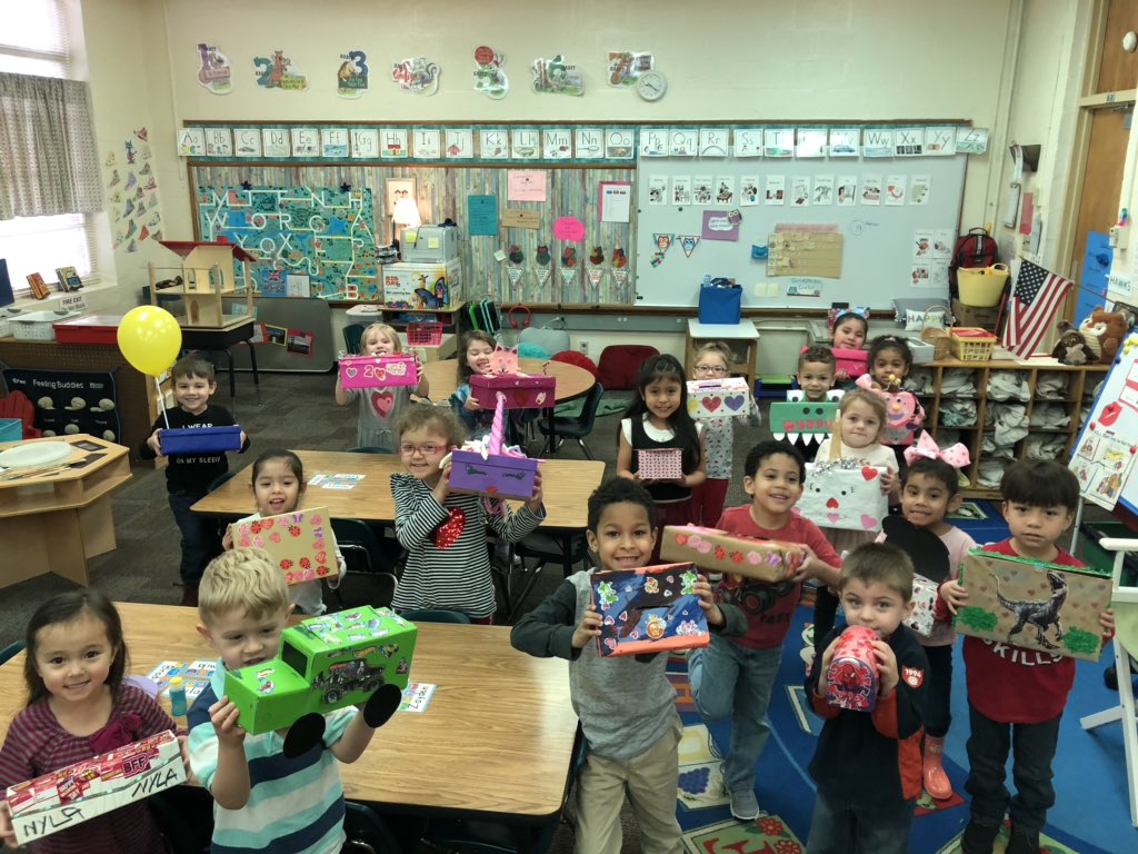 We sure have some talented students... we love how their boxes match their likes and personalities!! Happy Valentine’s Day!