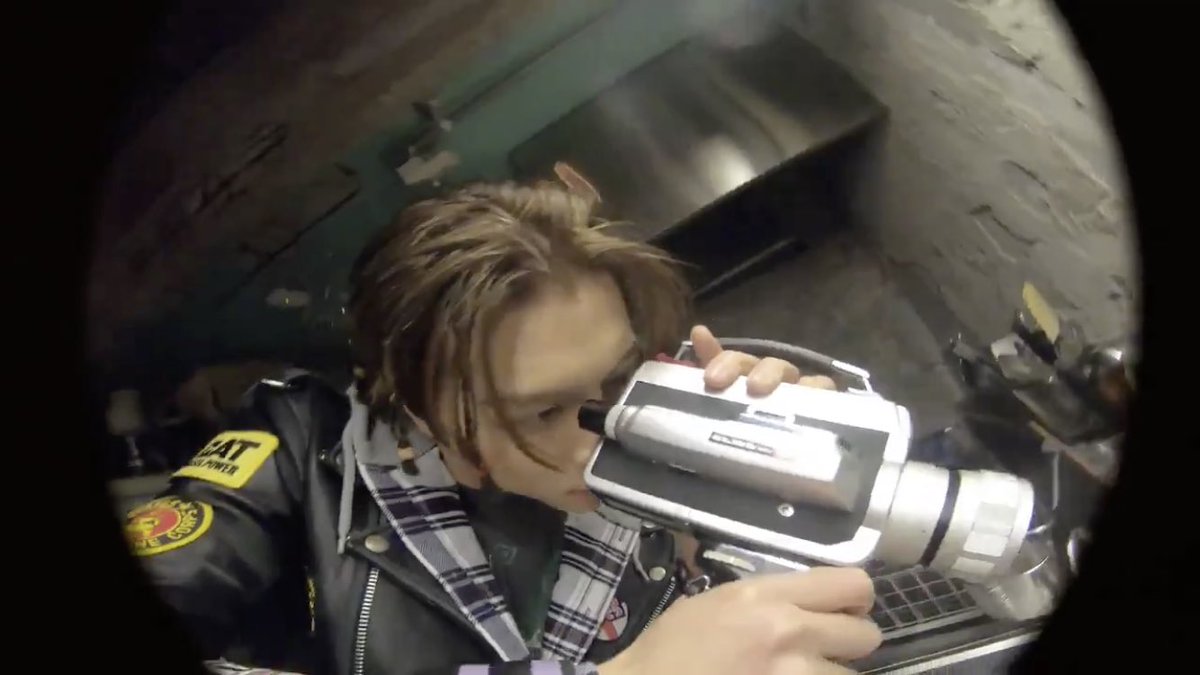 : Elmo Super 106: Kodak Vision Super 8mmA vintage camcorder that Johnny used on the video is a super 8mm camera. One of beginner super 8mm camera if u wanna try. #NCT127  #NeoZone  #영웅  #英雄  #KickIt  #NCT127_영웅_英雄  #NCT127_KickIt  #JOHNTOGRAPHY  #NCT카메라  #쟈니