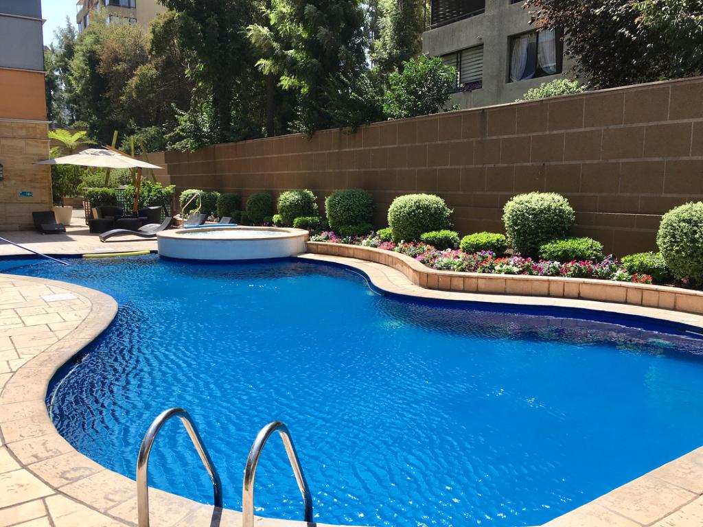 Tus días de verano en #SantiagoMarriottHotel incluyen tardes de piscina.