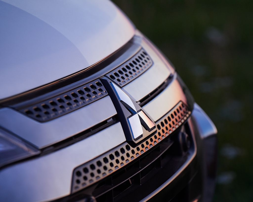 It’s #valentinesday tomorrow 💖 
A little tip: a rose is nice but it's diamonds that last forever! 💎💎💎
Preferably: three 👌 
// #OutlanderPHEV #MitsubishiMotors #DriveYourAmbition #electricandmore #pluginhybrid #pluginhybridvehicle #pluginhybridelectricvehicle #Goelectric