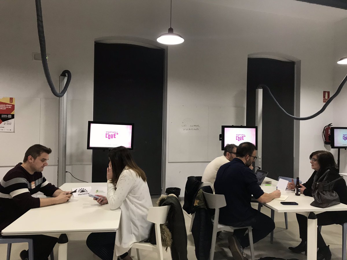 TZIR_'s tweet photo. 10 #startups mantienen citas rápidas con #emprendores #profesionales y #estudiantes para ver si surge un flechazo laboral y comienzan a trabajar juntos #StartupsinLove #networking https://t.co/DhBnJv30Tf