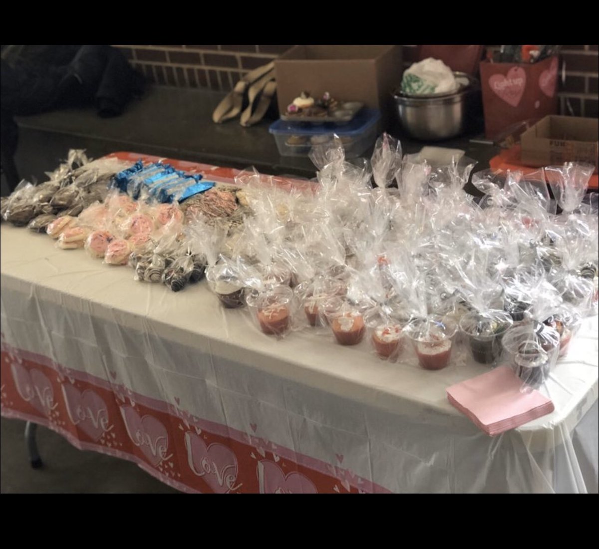 __ProjectLove's tweet image. We are set up and ready ‼️🥰 Come purchase some goodies from Project Love! 💕 We are located around Wham Breezeway till 2pm 🤗
 
#SIU #SIUC #PL