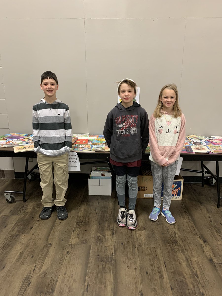 emoritz_bhm's tweet photo. MESI Student Council has been busy this week helping students find books, swap books, and get excited about reading! 📚#theMESway https://t.co/AHcqruJrNf
