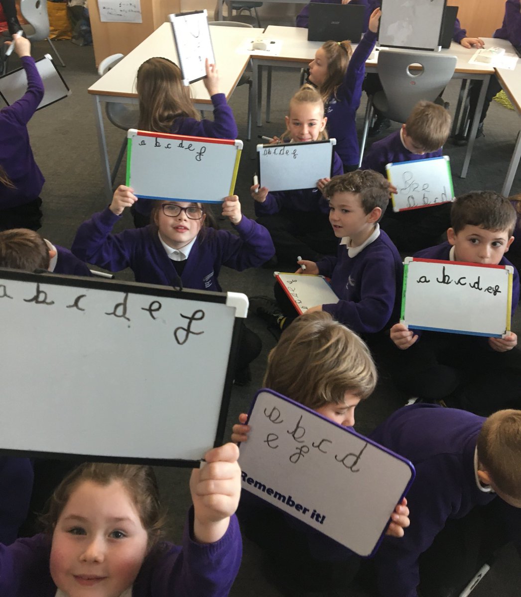 YBB_Y1's tweet image. We have started learning to write in cursive handwriting  ✍🏻 we are practising each letter of the alphabet before we start joining them into words. #cursivescript #correctformation #startingpoints #newskill #literacy #handwriting #developingstyle