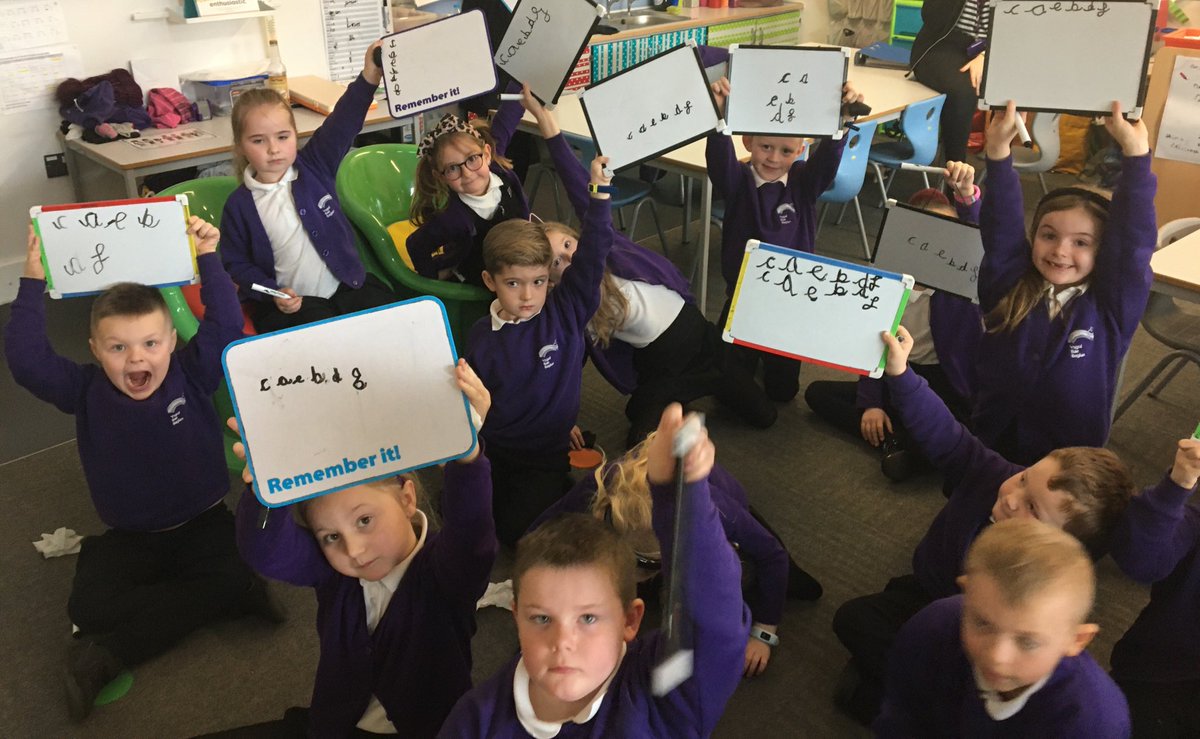 YBB_Y1's tweet image. We have started learning to write in cursive handwriting  ✍🏻 we are practising each letter of the alphabet before we start joining them into words. #cursivescript #correctformation #startingpoints #newskill #literacy #handwriting #developingstyle