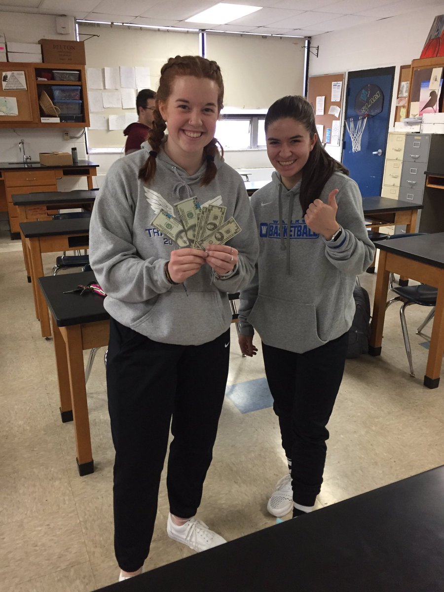 wl_rwerry's tweet photo. Winners of the $25,000 muscle naming review. Actually only $280 of fake money...but still #feetsofclay #mrwerryanatomy https://t.co/oFbmXj3O0N