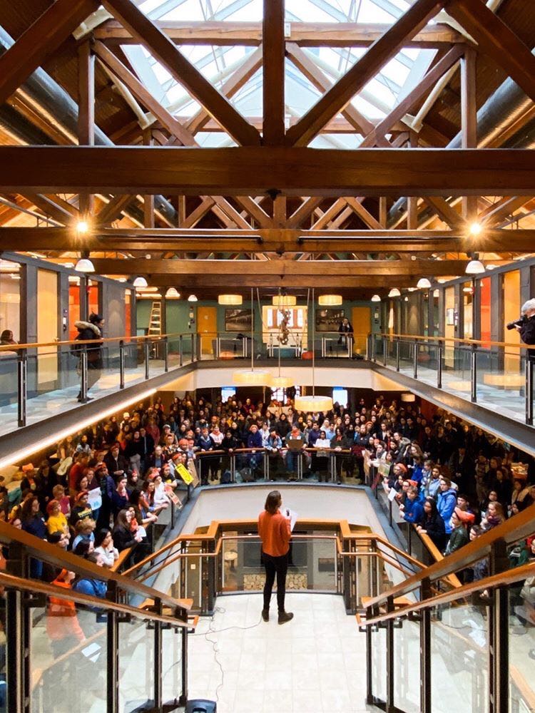 divesteddotorg's tweet photo. 300 STUDENTS joined a walkout at Mount Holyoke College led by @MHCDivest and PACKED the room to rally for #FossilFuelDivestmentDay. An unmistakably strong message to the Board. Students are united and powerful and can't be ignored. https://t.co/G6zXpp6kkI