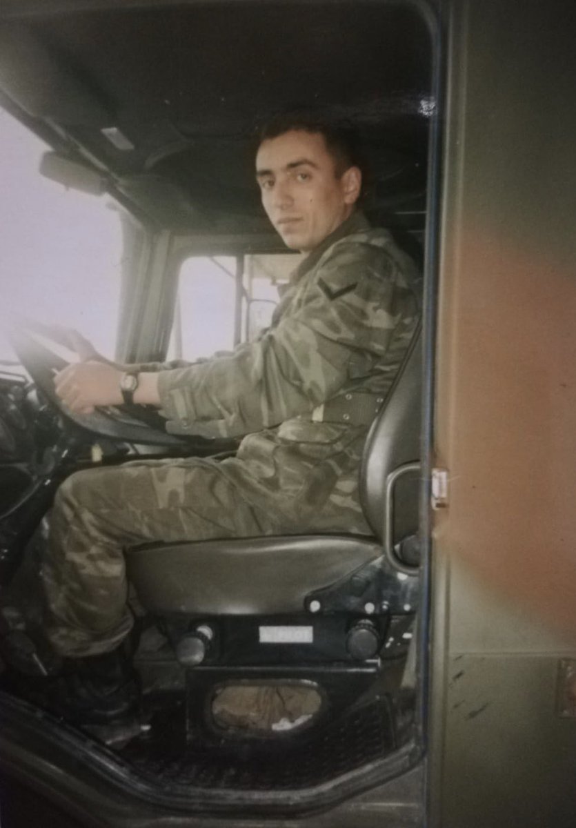 sene 96 babam askerde, kol saatindeyse annemin fotoğrafı var anlamlı tivit favlayalım