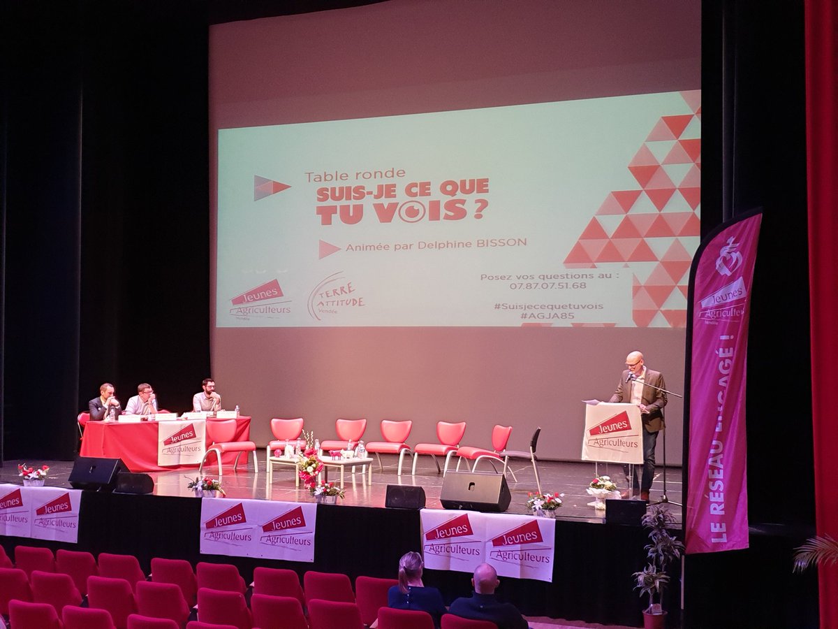 LutinierThomas's tweet photo. Ce soir #AGJA85  autour du
 Thème #suisjecequetuvois @Groupe_Cogedis present et partenaire https://t.co/jyUViN6wld