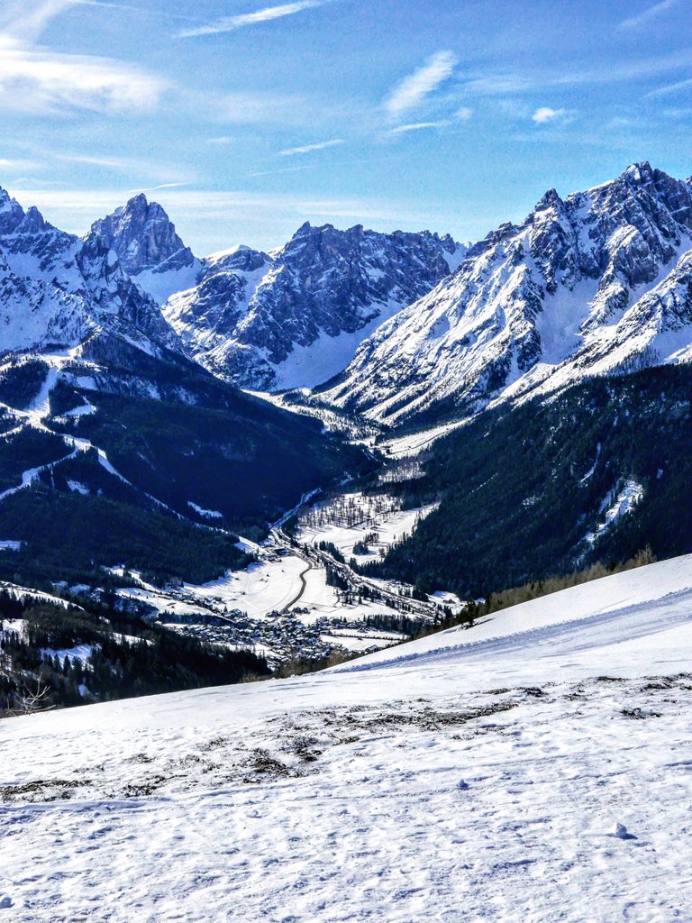 One of the best slopes & stunning views #DreiZinnen #3zinnen #Europe #BestOfEurope #BeautifulEurope #Italy #Dolomites