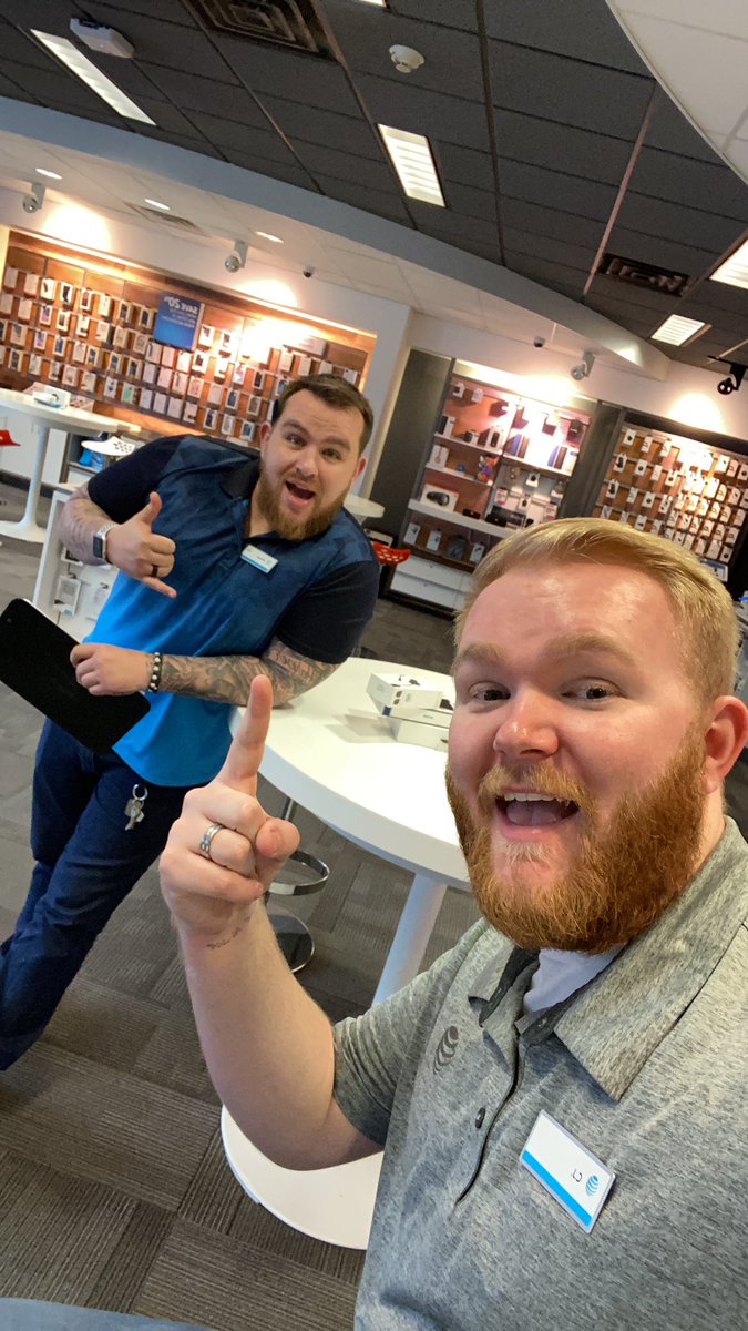 UndeniablyCJ's tweet photo. Congratulations to @BigMike2521 on winning his 4th Yearly Summit! Happy to work underneath such a great guy! #keilingit @ATT https://t.co/tEt2CCwqiF