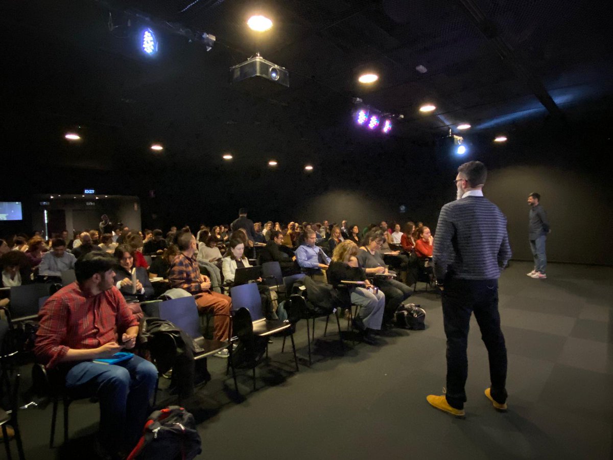 Zinkdo's tweet image. ¡Turno de preguntas en la #MasterclassCibernàrium 💬! Empieza el debate sobre #10Tendencias2020 con @JavierVelilla y @VictorPuig.