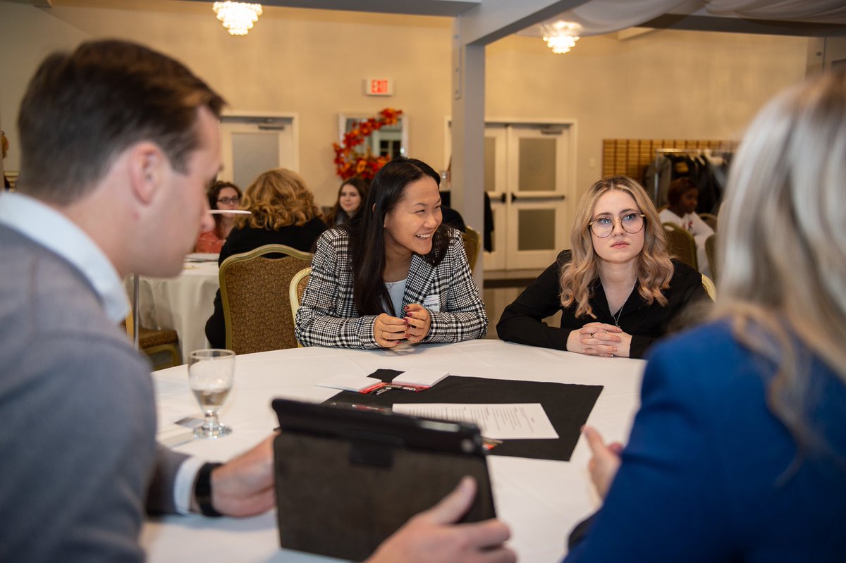 unbalumni's tweet photo. Today's #WorkYourNetwork tip: When making new connections, let the other person know what goals you have. It will help focus the conversation and they may offer valuable insights. Join @UNB @10kcoffees before the next intros go out! #RBCFutureLaunch https://t.co/kANeqkUXNh https://t.co/DRyqwBpIRb
