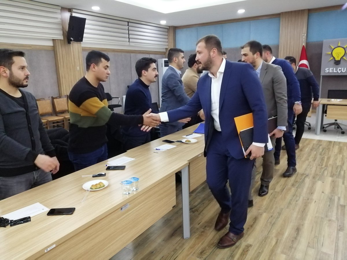 akgencselcuklu's tweet photo. Haftalık olağan Yönetim Kurulu toplantımızı,Genel Merkez Gençlik Kolları Dış İlişkilerden sorumlu Genel Başkan Yardımcımız @CengzhanGungor ve İl Gençlik Kolları Başkanımız @ahmetmuratkoru’nun teşrifleriyle gerçekleştirdik.Katılımlarından dolayı başkanlarımıza teşekkür ederiz. https://t.co/unNDMCCplU