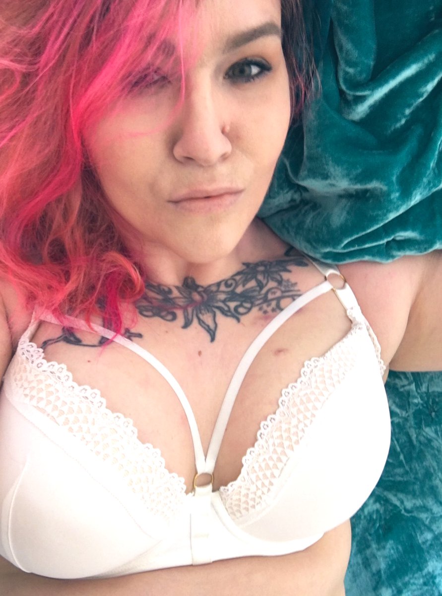Th_BodyElectric's tweet photo. Ladies and gentlemen, theydies and gentlethem, prepare to be amazed. The one and only, premier nudie, causer of boners, Mo is back in business and making panties a little damper around the world. 

Two new videos today! New every week!

Join for 50% OFF!
https://t.co/oS8ktZsZT4 https://t.co/vy9u0RG0uq