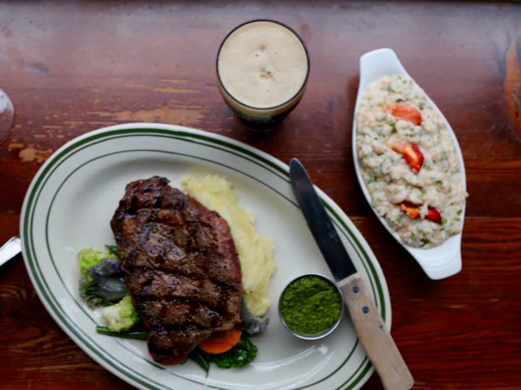 weareflyingpig's tweet photo. Steak &amp; Lobster (risotto)...and a beer. Does it get any better than that? https://t.co/mnxy9dOqqd
