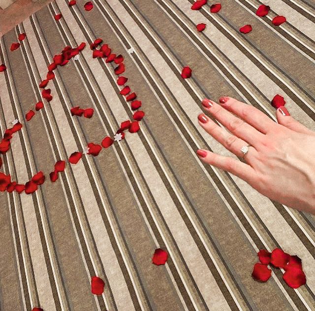 FoxwoodsCT's tweet image. She said yes! 💍🌹Congratulations to Jamie and Mikey on their engagement! Mikey surprised Jamie during her birthday celebration at #Foxwoods and asked the question at G Spa &amp;amp; Salon at Foxwoods! #HowHeAsked