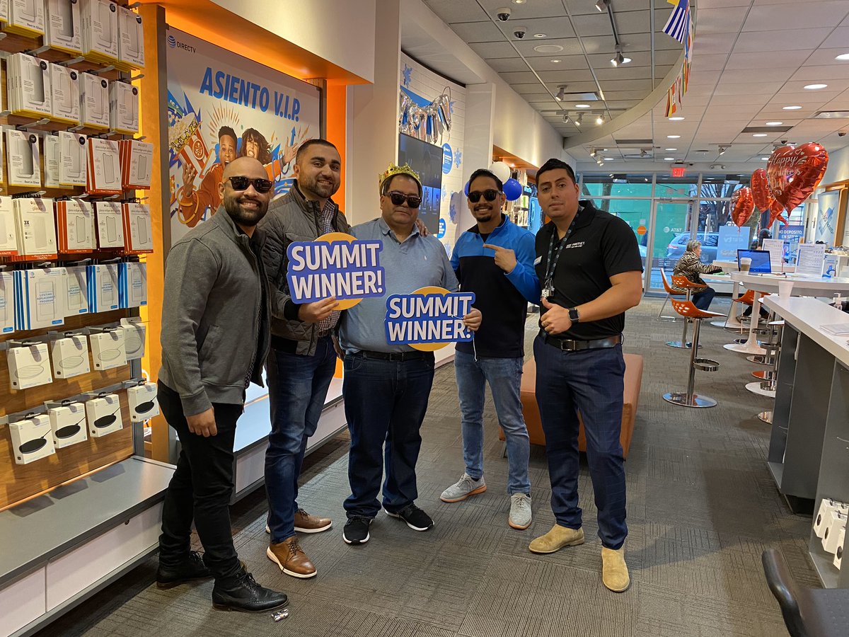 tonymobility's tweet photo. Pleasure to have a 6 time summit winner in my store #jacksonheights I need to catch up to him ! #Arturothebeast #representingqueens #NYNJStateOfMind https://t.co/pFoGTAIHuG