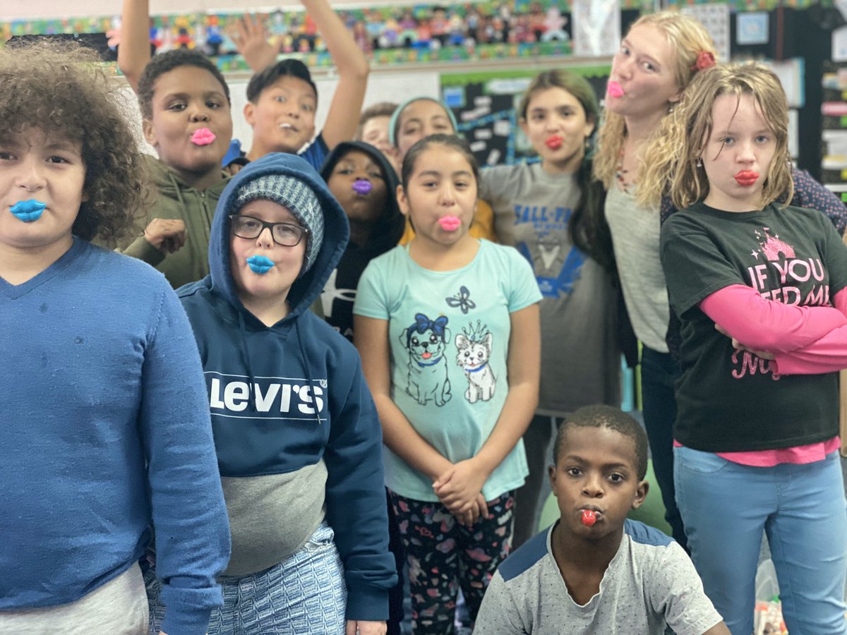 wmweadock's tweet photo. Valentine’s Day is always better with these beautiful faces! Ss were able to share the extra special things about each other! @amaynard32 https://t.co/dBMmf0aLL9