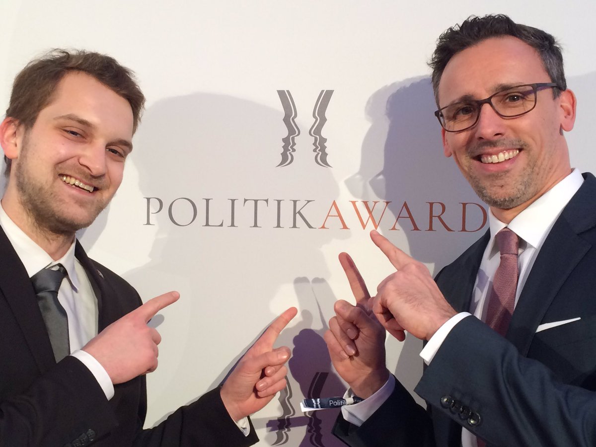 FlorianKoebele's tweet photo. Roter Teppich u Oscar-Flair beim #PolitikAward 2020 und unser Europafilm in der Endauswahl. Gleich wird der Sieger gekürt. Daumen dr��cken für https://t.co/a9DmNKhCHT https://t.co/EFTq0O6szD