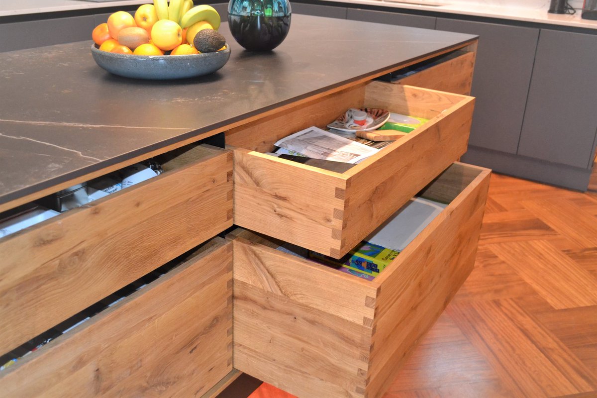 #dreamkitchens #kitchen  #worktops #luxurykitchens #Bromley  #germankitchens #luxurykitchens #beckbromfl #quatz #bespokekitchens #bespokefurniture #sanderstead