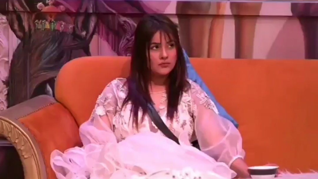 Krish_anj's tweet image. #CheapColorsTV 

Playing with emotion of innocent girl is not correct. She respected BB13 that doesn't mean u fool her @ColorsTV @EndemolShineIND @bb13

Kisi ko innocency ka fayada mt urhao @BeingSalmanKhan please save our @shehnaazshine 

#SidNaazForever